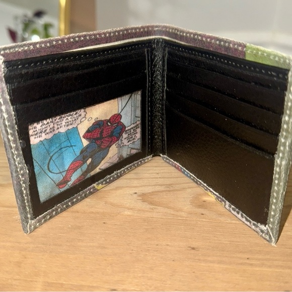 Marvel Comics Vintage Comic Style Wallet - Picture 2 of 7